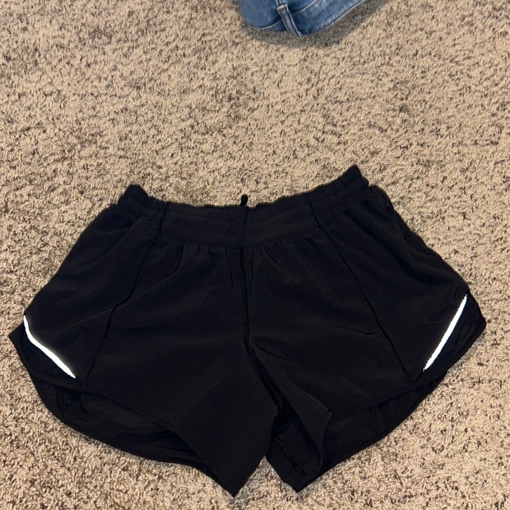 Lululemon black 2.5” hotty hot shorts